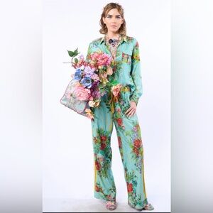 New with tags These Aratta Cordelia pants vibrant Floral Print XS